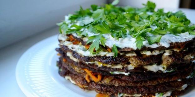 печеночный торт с морковью и луком