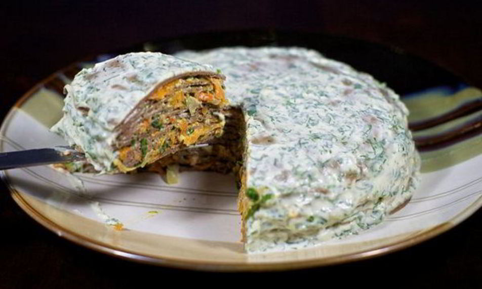 Рецепт праздничного торта из куриной печени с овощами