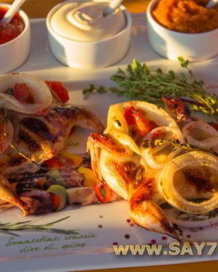 Перепела, маринованные в помидорах и луке