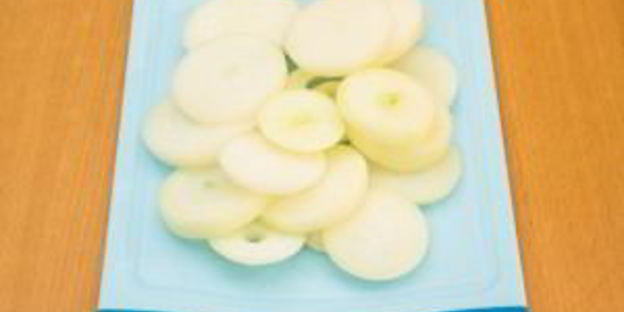 перепела, маринованные в помидорах и луке