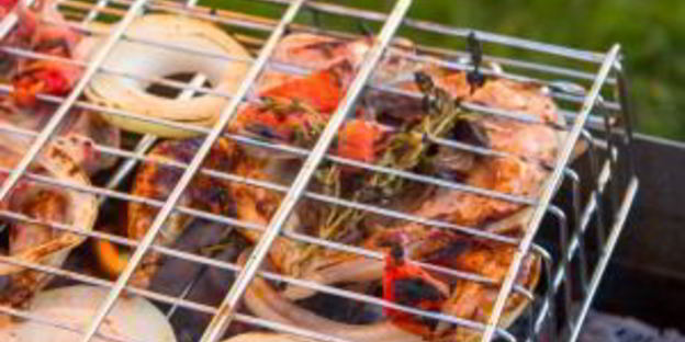 перепела, маринованные в помидорах и луке