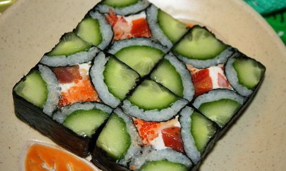 Рецепт домашнего ролла мозайка с лососем и огурцом