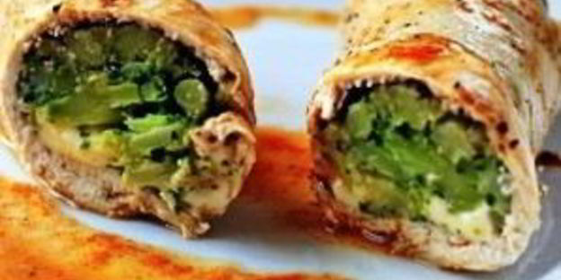 куриные роллы, фаршированные брокколи и сыром