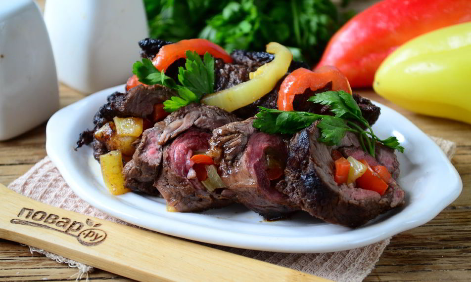 Рецепт мясных роллов, фаршированных овощами