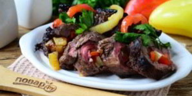 мясные роллы, фаршированные овощами