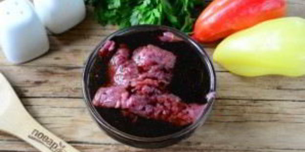 мясные роллы, фаршированные овощами