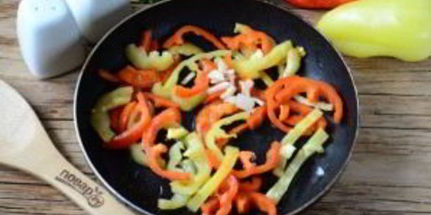 мясные роллы, фаршированные овощами