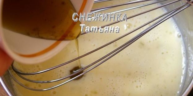 омлетный шоколадный ролл с клубникой