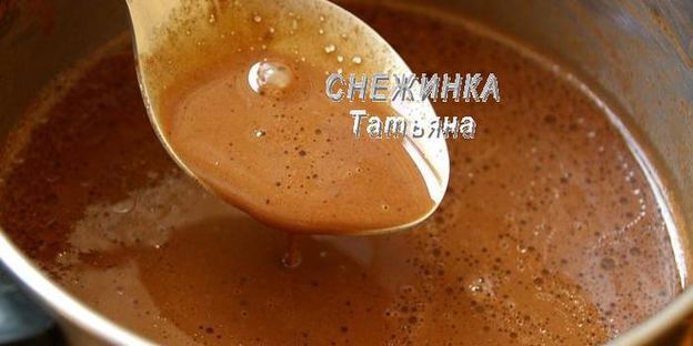 омлетный шоколадный ролл с клубникой