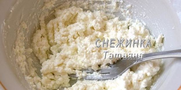 омлетный шоколадный ролл с клубникой