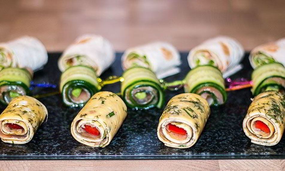 Рецепт простых роллов с лососем к праздничному столу