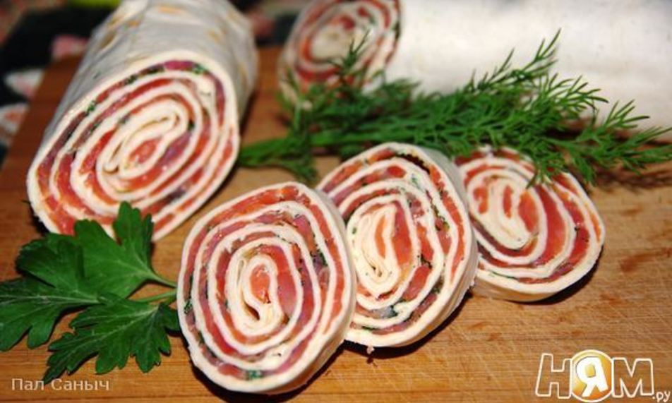 Рецепт пшеничного ролла с форелью и зеленью