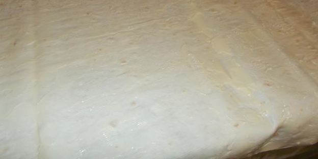 пшеничный ролл с форелью и зеленью