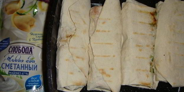 ролл с курицей и овощами