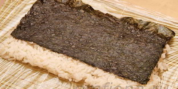 ролл в стружке тунца бонито