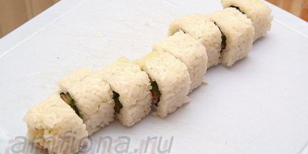 ролл в стружке тунца бонито