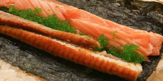 ролл в стружке тунца бонито