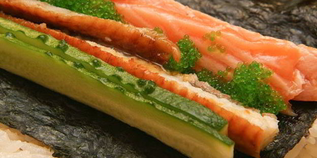 ролл в стружке тунца бонито