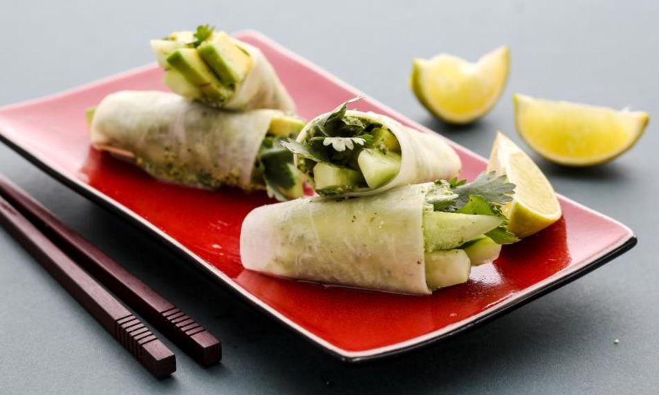 Рецепт роллов из дайкона с огурцом и авокадо