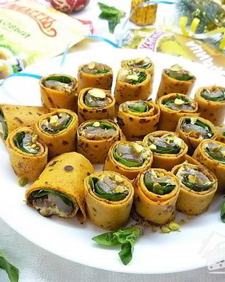 Роллы из тыквы со шпинатом, копченостями и фисташковым майонезом