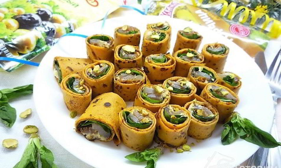 Рецепт роллов из тыквы со шпинатом, копченостями и фисташковым майонезом