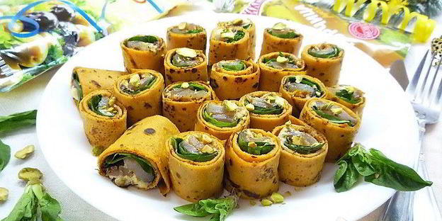 роллы из тыквы со шпинатом, копченостями и фисташковым майонезом