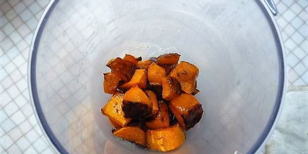 роллы из тыквы со шпинатом, копченостями и фисташковым майонезом