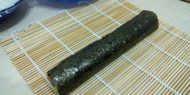 роллы по-домашнему со слабосоленой семгой