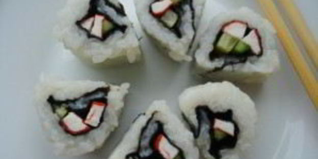 роллы рисом наружу