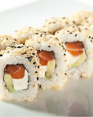 Роллы с авокадо и лососем