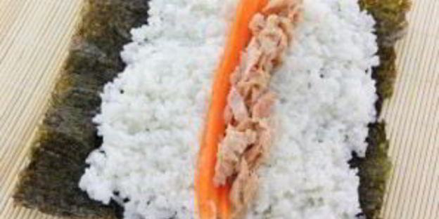 роллы с консервированным тунцом