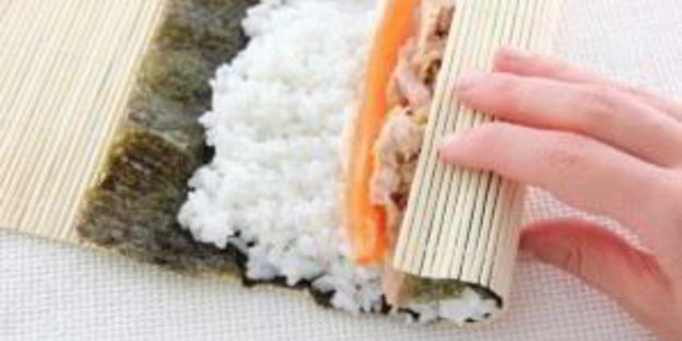 роллы с консервированным тунцом