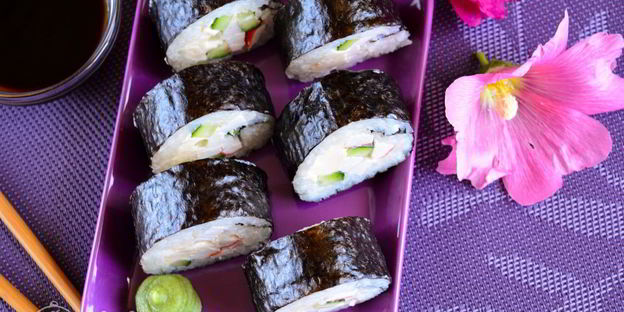 роллы с крабовыми палочками