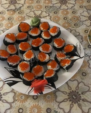 Роллы с красной икрой