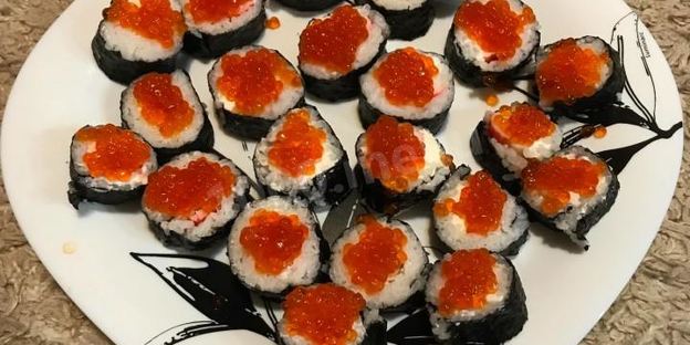роллы с красной икрой