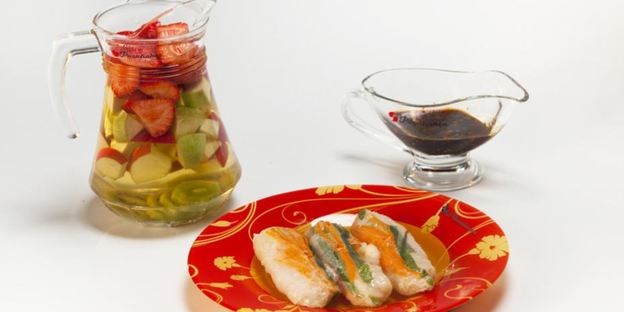 роллы с креветками и сангрия