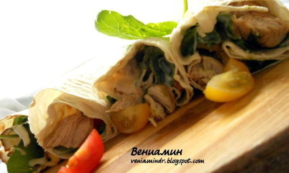 Рецепт роллов с куриным филе, помидорами и шпинатом