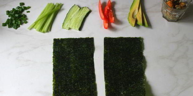 роллы с мидиями и овощами