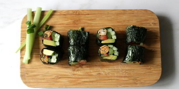 роллы с мидиями и овощами