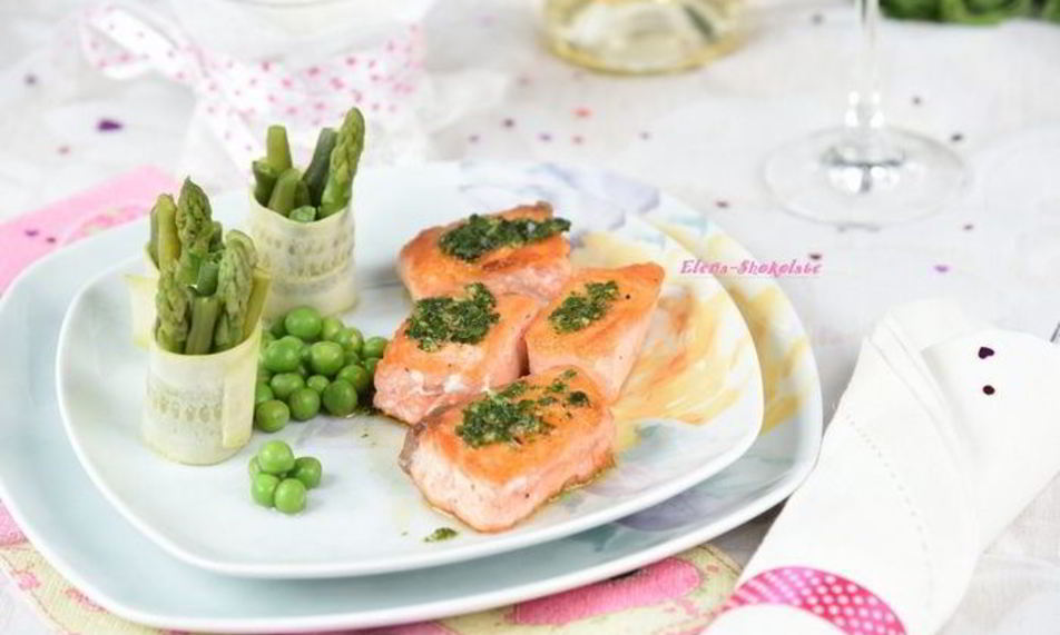 Рецепт семги с соусом эскарго и овощными роллами