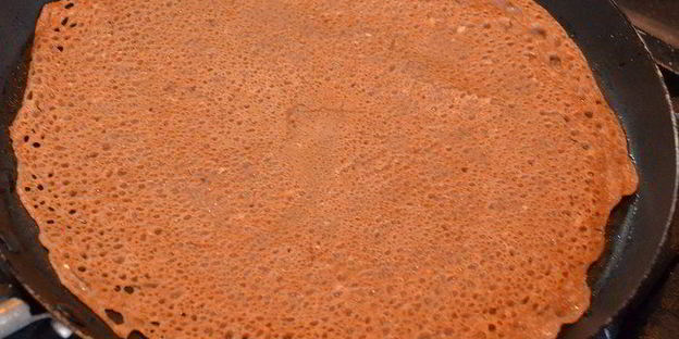 сладкие блинные роллы с творогом и фруктами