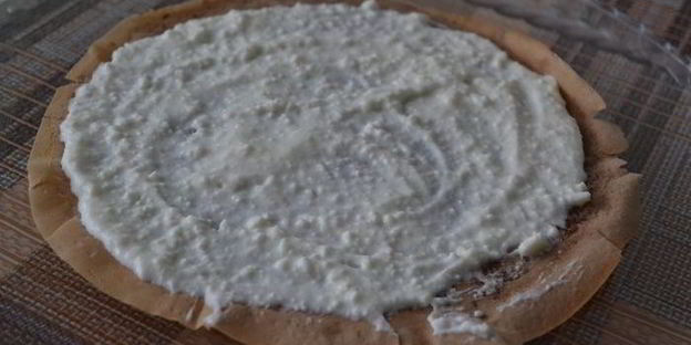 сладкие блинные роллы с творогом и фруктами