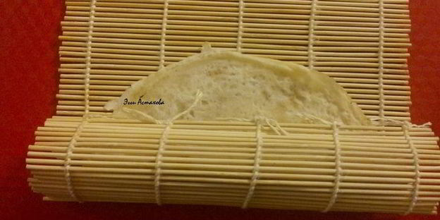 сладкие блинные роллы три вкуса с соусами