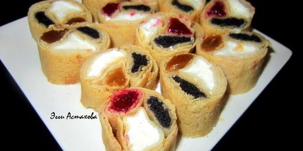 сладкие блинные роллы три вкуса с соусами