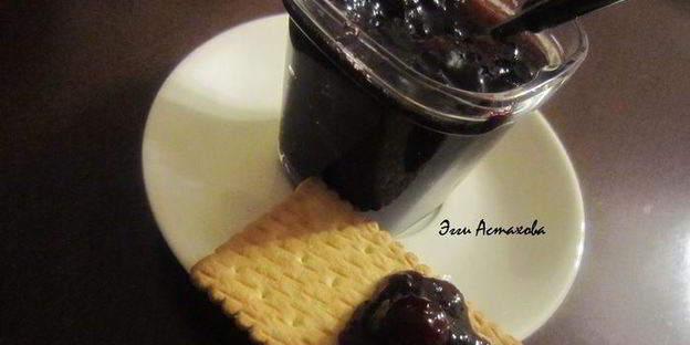 сладкие блинные роллы три вкуса с соусами