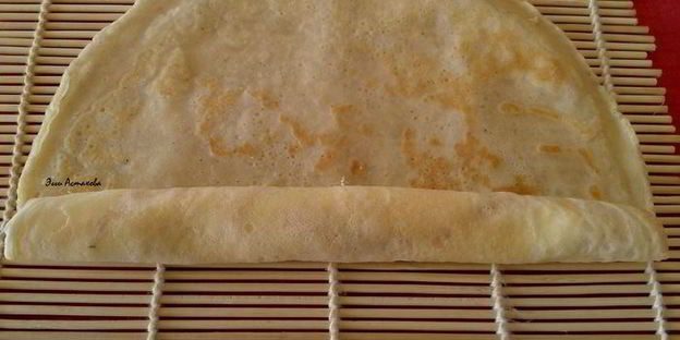 сладкие блинные роллы три вкуса с соусами