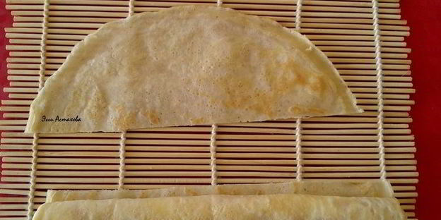 сладкие блинные роллы три вкуса с соусами