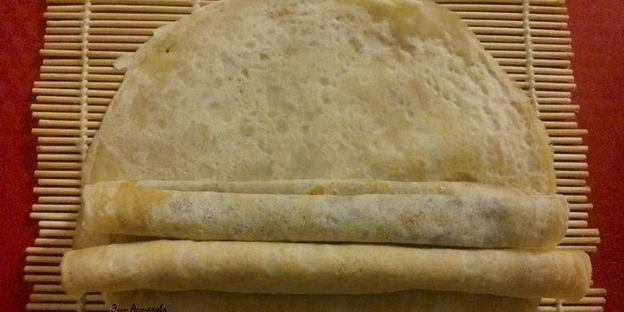 сладкие блинные роллы три вкуса с соусами