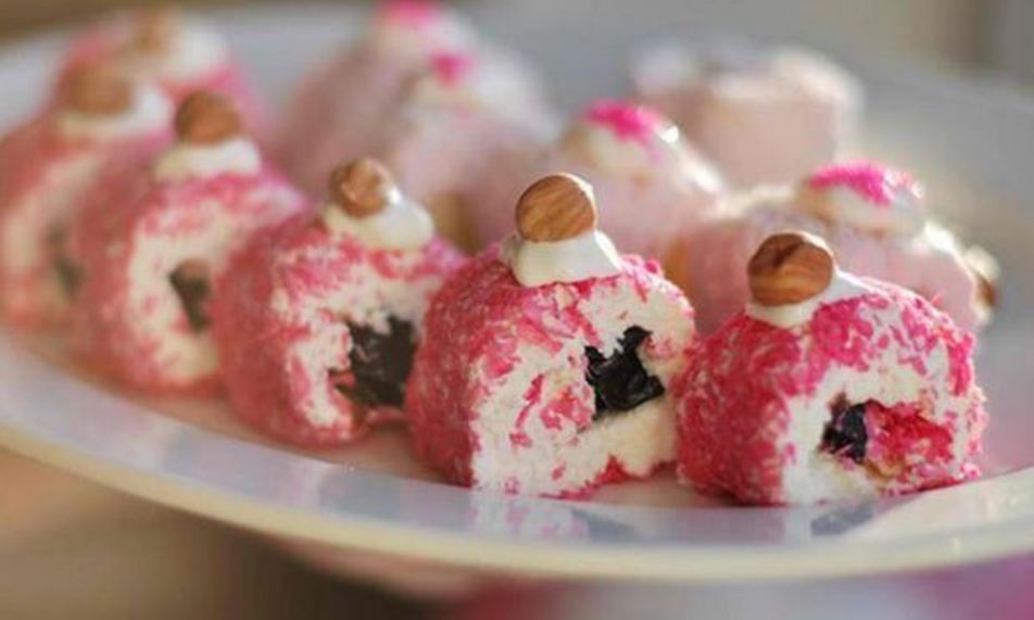 Рецепт сладких творожных роллов с черносливом