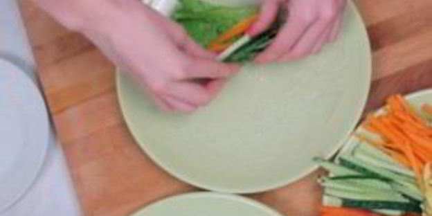 спринг-роллы с креветками